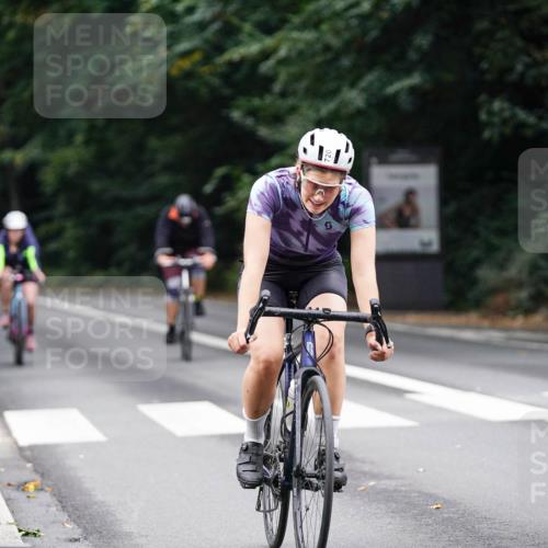 14.09.2025 - Stadtparktriathlon Michael Burmester http://msf.ph/oto/8910126 14.09.2025 10:28:49 Radfahren 592, 611, 619, 632, 694, 720 meine-sportfotos.de