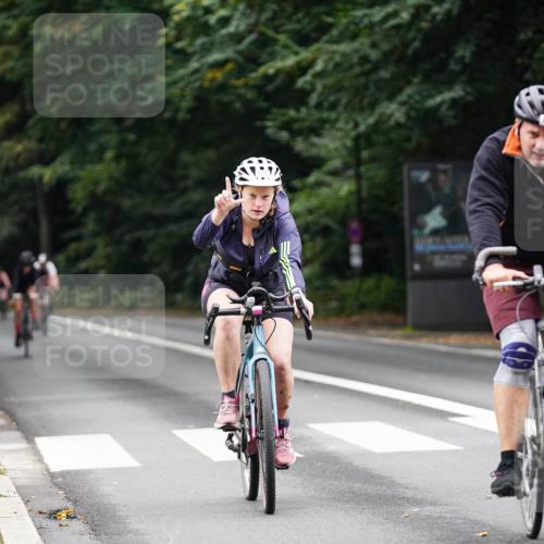 14.09.2025 - Stadtparktriathlon Michael Burmester http://msf.ph/oto/8910129 14.09.2025 10:28:52 Radfahren 611, 619, 632, 694, 720, 721 meine-sportfotos.de