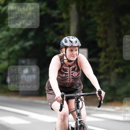 14.09.2025 - Stadtparktriathlon Michael Burmester http://msf.ph/oto/8910140 14.09.2025 10:29:06 Radfahren 532, 565, 581, 655, 688, 702, 721 meine-sportfotos.de