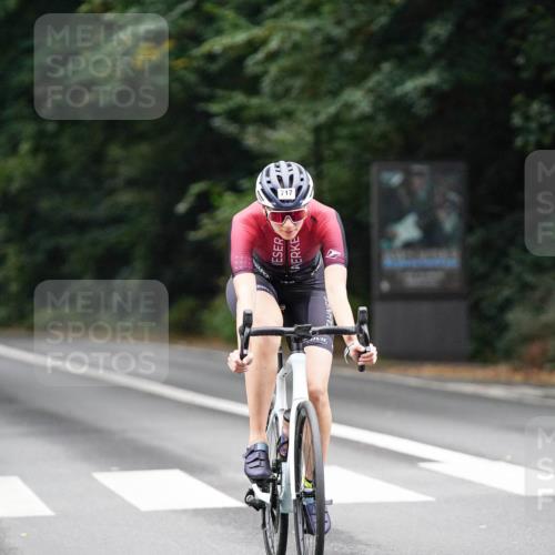 14.09.2025 - Stadtparktriathlon Michael Burmester http://msf.ph/oto/8910149 14.09.2025 10:29:23 Radfahren 566, 685, 717 meine-sportfotos.de