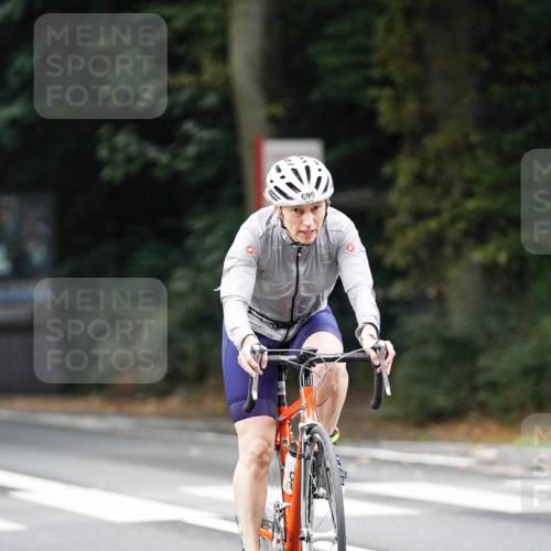 14.09.2025 - Stadtparktriathlon Michael Burmester http://msf.ph/oto/8910178 14.09.2025 10:30:27 Radfahren 586, 620, 645, 697, 699, 700, 704 meine-sportfotos.de