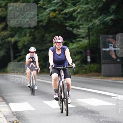 14.09.2025 - Stadtparktriathlon Michael Burmester http://msf.ph/oto/8910187 14.09.2025 10:30:36 Radfahren 596, 642, 645, 697, 700 meine-sportfotos.de