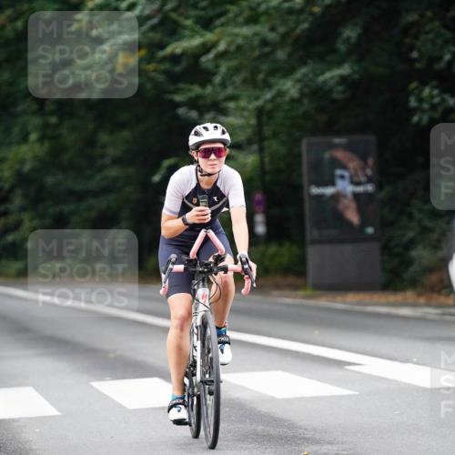 14.09.2025 - Stadtparktriathlon Michael Burmester http://msf.ph/oto/8910189 14.09.2025 10:30:37 Radfahren 527, 596, 642, 645, 697, 700 meine-sportfotos.de