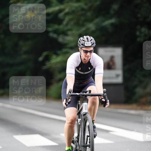14.09.2025 - Stadtparktriathlon Michael Burmester http://msf.ph/oto/8910218 14.09.2025 10:31:19 Radfahren 553, 599, 636, 650 meine-sportfotos.de