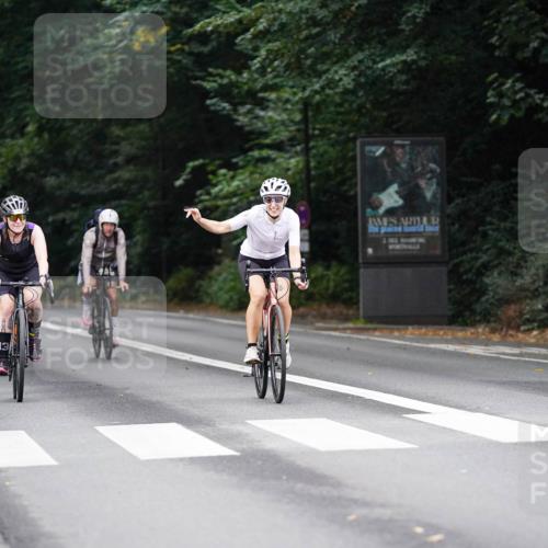 14.09.2025 - Stadtparktriathlon Michael Burmester http://msf.ph/oto/8910224 14.09.2025 10:31:43 Radfahren 526, 626, 647, 657 meine-sportfotos.de