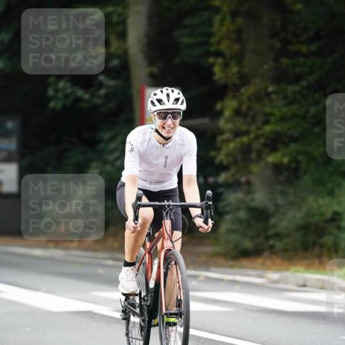 14.09.2025 - Stadtparktriathlon Michael Burmester http://msf.ph/oto/8910227 14.09.2025 10:31:44 Radfahren 526, 626, 647, 657 meine-sportfotos.de