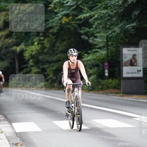 14.09.2025 - Stadtparktriathlon Michael Burmester http://msf.ph/oto/8910251 14.09.2025 10:32:43 Radfahren 646, 701 meine-sportfotos.de