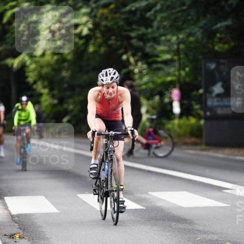 14.09.2025 - Stadtparktriathlon Michael Burmester http://msf.ph/oto/8910256 14.09.2025 10:33:02 Radfahren 621, 681, 683 meine-sportfotos.de