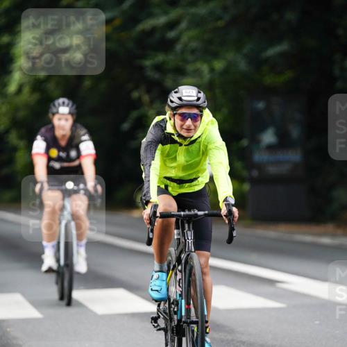 14.09.2025 - Stadtparktriathlon Michael Burmester http://msf.ph/oto/8910259 14.09.2025 10:33:05 Radfahren 621, 681, 683 meine-sportfotos.de