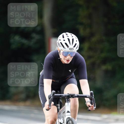 14.09.2025 - Stadtparktriathlon Michael Burmester http://msf.ph/oto/8910276 14.09.2025 10:33:46 Radfahren 557, 641, 665, 674, 695, 735 meine-sportfotos.de