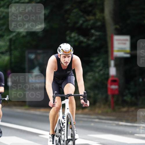 14.09.2025 - Stadtparktriathlon Michael Burmester http://msf.ph/oto/8910278 14.09.2025 10:33:49 Radfahren 557, 638, 665, 674, 735 meine-sportfotos.de