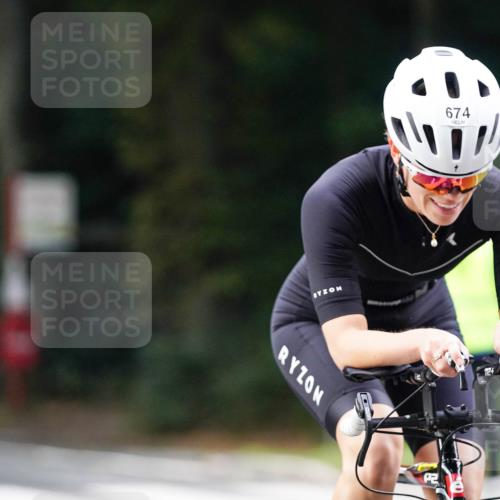 14.09.2025 - Stadtparktriathlon Michael Burmester http://msf.ph/oto/8910280 14.09.2025 10:33:50 Radfahren 557, 638, 665, 674, 735 meine-sportfotos.de