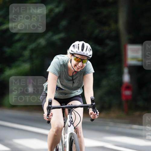 14.09.2025 - Stadtparktriathlon Michael Burmester http://msf.ph/oto/8910287 14.09.2025 10:33:59 Radfahren 557, 638, 663 meine-sportfotos.de