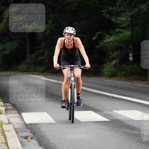 14.09.2025 - Stadtparktriathlon Michael Burmester http://msf.ph/oto/8910289 14.09.2025 10:34:07 Radfahren 676 meine-sportfotos.de