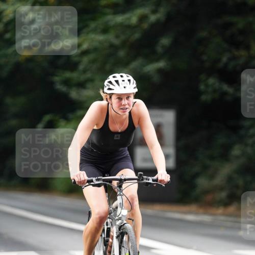 14.09.2025 - Stadtparktriathlon Michael Burmester http://msf.ph/oto/8910290 14.09.2025 10:34:08 Radfahren 676 meine-sportfotos.de
