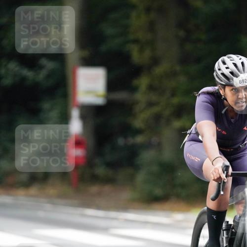 14.09.2025 - Stadtparktriathlon Michael Burmester http://msf.ph/oto/8910294 14.09.2025 10:34:22 Radfahren 692 meine-sportfotos.de