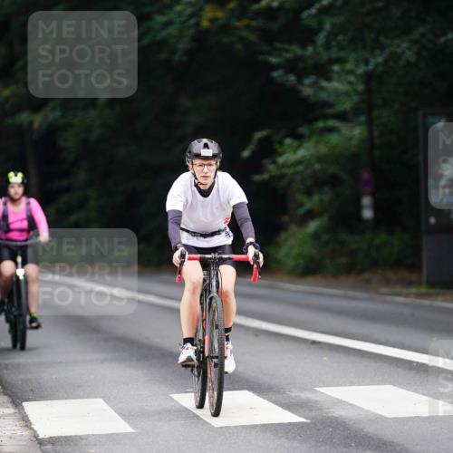 14.09.2025 - Stadtparktriathlon Michael Burmester http://msf.ph/oto/8910314 14.09.2025 10:35:10 Radfahren 536, 671, 679 meine-sportfotos.de