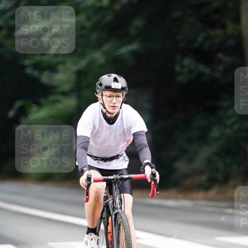 14.09.2025 - Stadtparktriathlon Michael Burmester http://msf.ph/oto/8910315 14.09.2025 10:35:11 Radfahren 536, 671, 679 meine-sportfotos.de