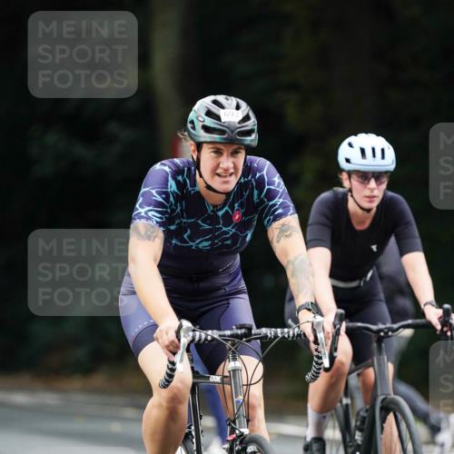 14.09.2025 - Stadtparktriathlon Michael Burmester http://msf.ph/oto/8910322 14.09.2025 10:35:25 Radfahren 627, 693, 710 meine-sportfotos.de