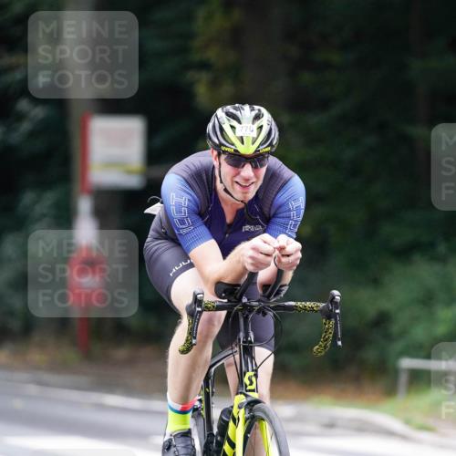 14.09.2025 - Stadtparktriathlon Michael Burmester http://msf.ph/oto/8910343 14.09.2025 10:36:11 Radfahren 542, 661, 770 meine-sportfotos.de