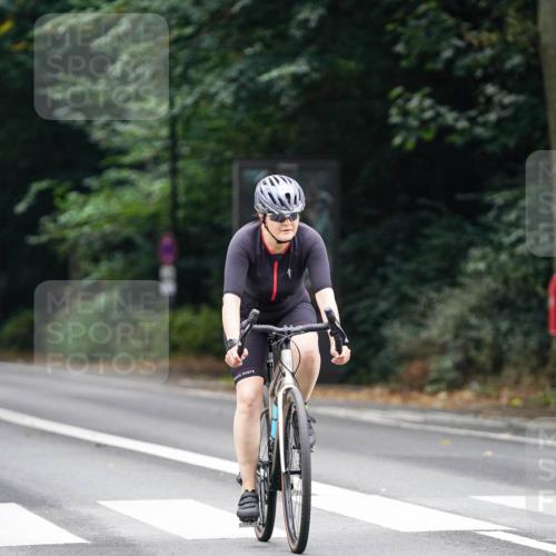 14.09.2025 - Stadtparktriathlon Michael Burmester http://msf.ph/oto/8910349 14.09.2025 10:36:22 Radfahren 633, 677 meine-sportfotos.de
