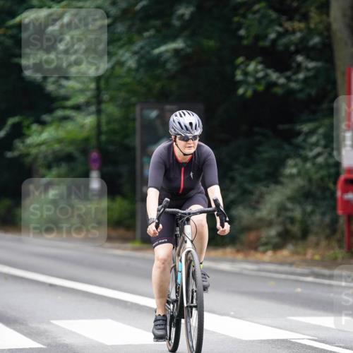 14.09.2025 - Stadtparktriathlon Michael Burmester http://msf.ph/oto/8910350 14.09.2025 10:36:22 Radfahren 633, 677 meine-sportfotos.de