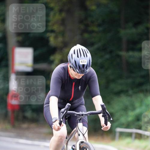 14.09.2025 - Stadtparktriathlon Michael Burmester http://msf.ph/oto/8910352 14.09.2025 10:36:23 Radfahren 633, 677 meine-sportfotos.de