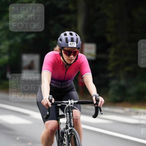 14.09.2025 - Stadtparktriathlon Michael Burmester http://msf.ph/oto/8910354 14.09.2025 10:36:24 Radfahren 633, 677, 817 meine-sportfotos.de
