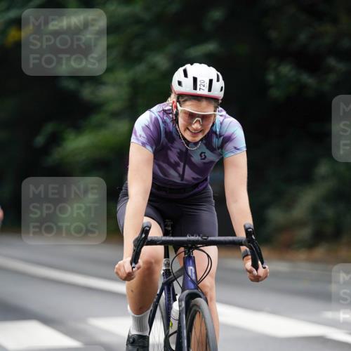 14.09.2025 - Stadtparktriathlon Michael Burmester http://msf.ph/oto/8910361 14.09.2025 10:36:36 Radfahren 686, 717, 720, 817 meine-sportfotos.de