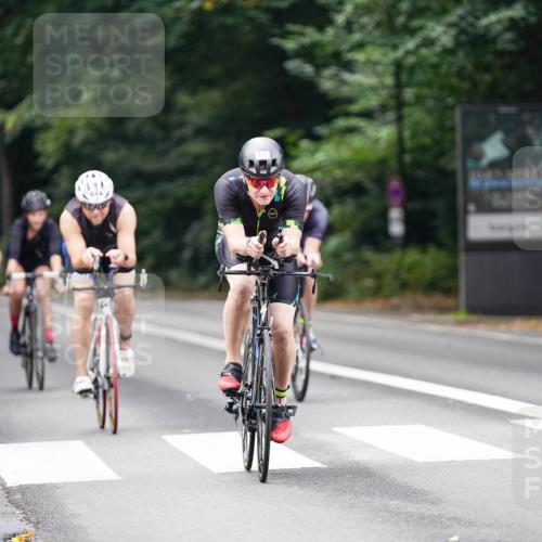14.09.2025 - Stadtparktriathlon Michael Burmester http://msf.ph/oto/8910364 14.09.2025 10:36:50 Radfahren 558, 694, 764, 783, 788, 798, 811 meine-sportfotos.de