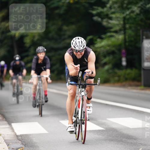14.09.2025 - Stadtparktriathlon Michael Burmester http://msf.ph/oto/8910365 14.09.2025 10:36:51 Radfahren 558, 694, 764, 783, 788, 798, 811 meine-sportfotos.de