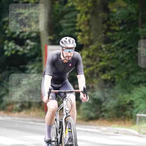 14.09.2025 - Stadtparktriathlon Michael Burmester http://msf.ph/oto/8910381 14.09.2025 10:37:01 Radfahren 518, 588, 622, 737, 752, 788 meine-sportfotos.de