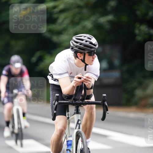 14.09.2025 - Stadtparktriathlon Michael Burmester http://msf.ph/oto/8910389 14.09.2025 10:37:15 Radfahren 518, 667, 691, 761, 785, 813 meine-sportfotos.de