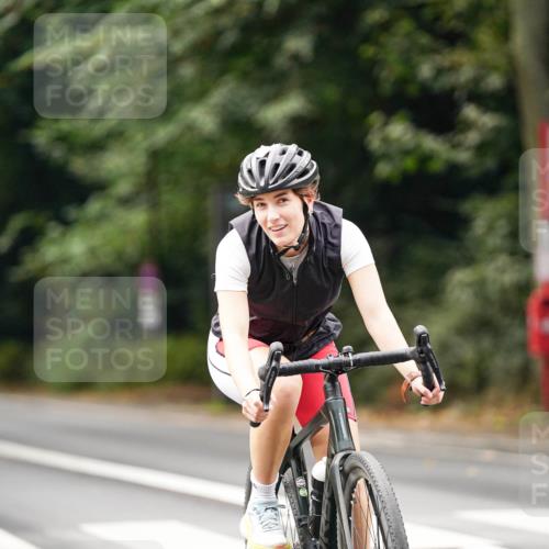 14.09.2025 - Stadtparktriathlon Michael Burmester http://msf.ph/oto/8910410 14.09.2025 10:37:42 Radfahren 639, 648 meine-sportfotos.de