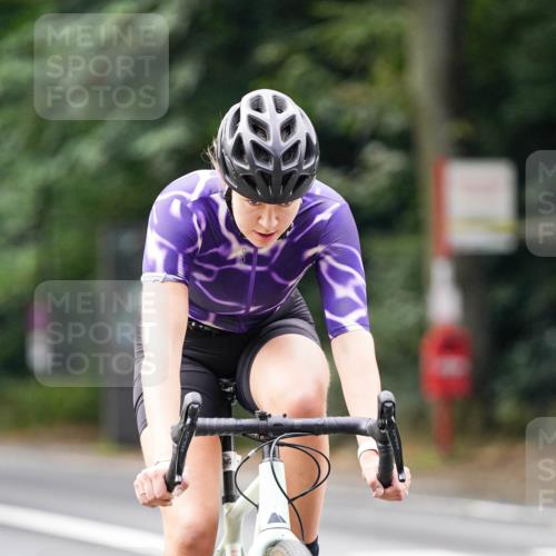 14.09.2025 - Stadtparktriathlon Michael Burmester http://msf.ph/oto/8910412 14.09.2025 10:37:44 Radfahren 639, 648 meine-sportfotos.de