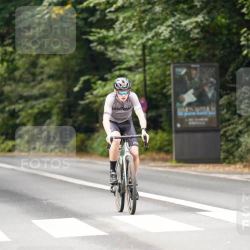 14.09.2025 - Stadtparktriathlon Michael Burmester http://msf.ph/oto/8910416 14.09.2025 10:37:57 Radfahren 721, 723, 782, 804 meine-sportfotos.de