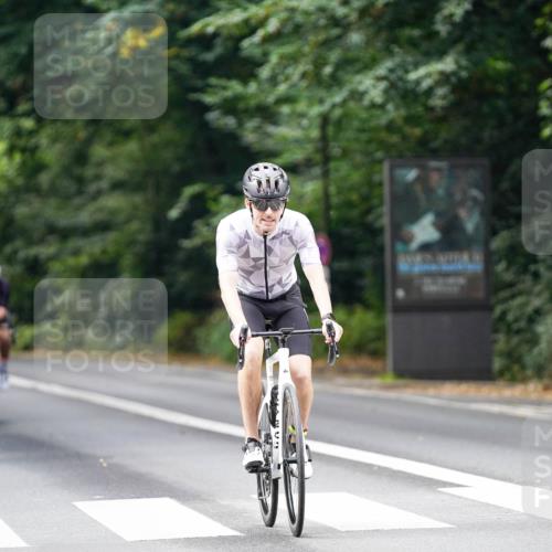 14.09.2025 - Stadtparktriathlon Michael Burmester http://msf.ph/oto/8910427 14.09.2025 10:38:13 Radfahren 642, 705, 730, 748, 750, 759, 763, 799 meine-sportfotos.de