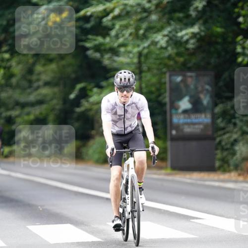 14.09.2025 - Stadtparktriathlon Michael Burmester http://msf.ph/oto/8910428 14.09.2025 10:38:13 Radfahren 642, 705, 730, 748, 750, 759, 763, 799 meine-sportfotos.de