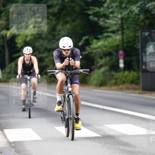 14.09.2025 - Stadtparktriathlon Michael Burmester http://msf.ph/oto/8910442 14.09.2025 10:38:37 Radfahren 645, 699, 700, 777 meine-sportfotos.de