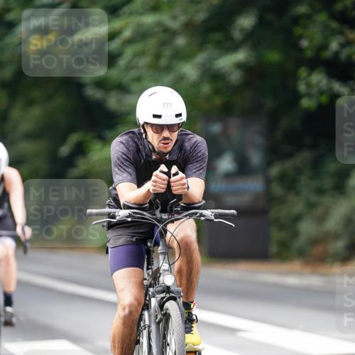 14.09.2025 - Stadtparktriathlon Michael Burmester http://msf.ph/oto/8910443 14.09.2025 10:38:38 Radfahren 645, 687, 699, 700, 777 meine-sportfotos.de