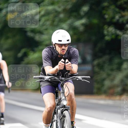 14.09.2025 - Stadtparktriathlon Michael Burmester http://msf.ph/oto/8910444 14.09.2025 10:38:38 Radfahren 645, 687, 699, 700, 777 meine-sportfotos.de