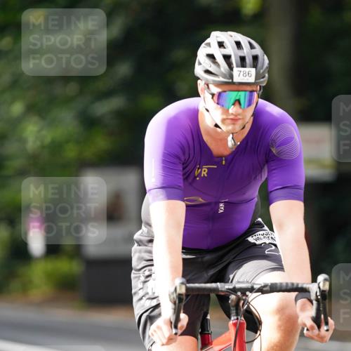 14.09.2025 - Stadtparktriathlon Michael Burmester http://msf.ph/oto/8910473 14.09.2025 10:39:13 Radfahren 636, 697, 732, 786, 801 meine-sportfotos.de