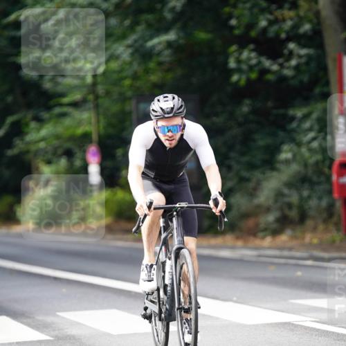 14.09.2025 - Stadtparktriathlon Michael Burmester http://msf.ph/oto/8910477 14.09.2025 10:39:22 Radfahren 515, 637, 758, 801, 815 meine-sportfotos.de