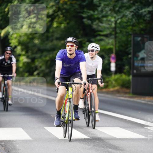 14.09.2025 - Stadtparktriathlon Michael Burmester http://msf.ph/oto/8910496 14.09.2025 10:40:02 Radfahren 647, 736, 740, 776, 780 meine-sportfotos.de