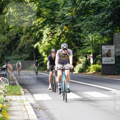 14.09.2025 - Stadtparktriathlon Michael Burmester http://msf.ph/oto/8910505 14.09.2025 10:41:03 Radfahren 662, 665, 729, 762, 771, 778, 781, 802 meine-sportfotos.de
