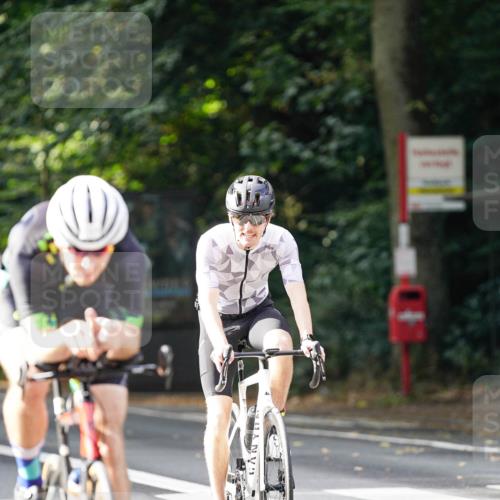 14.09.2025 - Stadtparktriathlon Michael Burmester http://msf.ph/oto/8910542 14.09.2025 10:45:20 Radfahren 642, 723, 730, 748, 800 meine-sportfotos.de