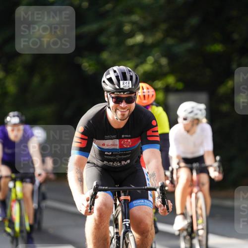 14.09.2025 - Stadtparktriathlon Michael Burmester http://msf.ph/oto/8910562 14.09.2025 10:48:03 Radfahren 647, 662, 665, 695, 728, 740, 749, 762, 765, 777, 818 meine-sportfotos.de
