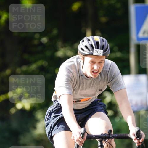 14.09.2025 - Stadtparktriathlon Michael Burmester http://msf.ph/oto/8910564 14.09.2025 10:48:05 Radfahren 647, 662, 665, 695, 728, 740, 749, 762, 765, 777, 818 meine-sportfotos.de
