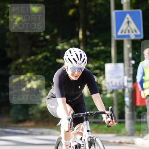 14.09.2025 - Stadtparktriathlon Michael Burmester http://msf.ph/oto/8910565 14.09.2025 10:48:06 Radfahren 647, 662, 665, 728, 740, 749, 762, 765, 777, 818 meine-sportfotos.de
