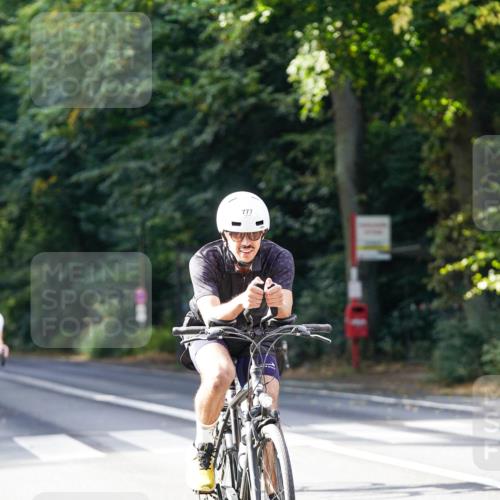 14.09.2025 - Stadtparktriathlon Michael Burmester http://msf.ph/oto/8910567 14.09.2025 10:48:07 Radfahren 647, 662, 665, 728, 740, 749, 762, 765, 777, 818 meine-sportfotos.de